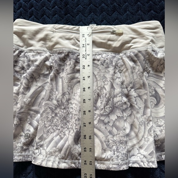 Lululemon Women’s Pacesetter Skirt Floral White‎ Gray Sz 4 - Picture 9 of 9